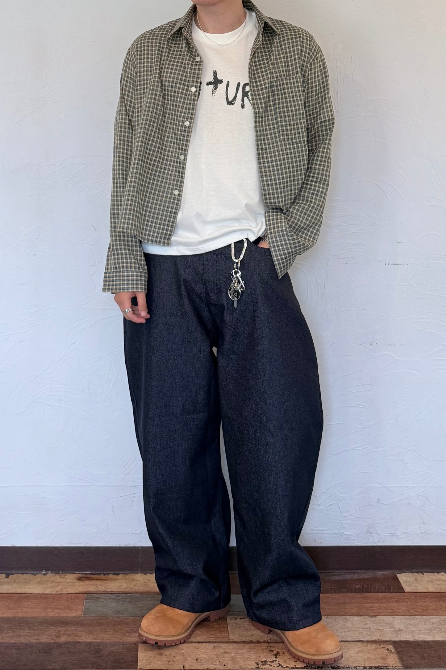 韓国ストリート　韓国メンズストリート　韓国メンズコーデ　ストリートコーデ　夏コーデ　クロップドシャツ　