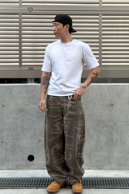 韓国ファッションメンズ　メンズファッション　ストリート系　ワイドデニムパンツ　バギージンズ　ワイドパンツ　バギーパンツ　迷彩パンツ 夏コーデ